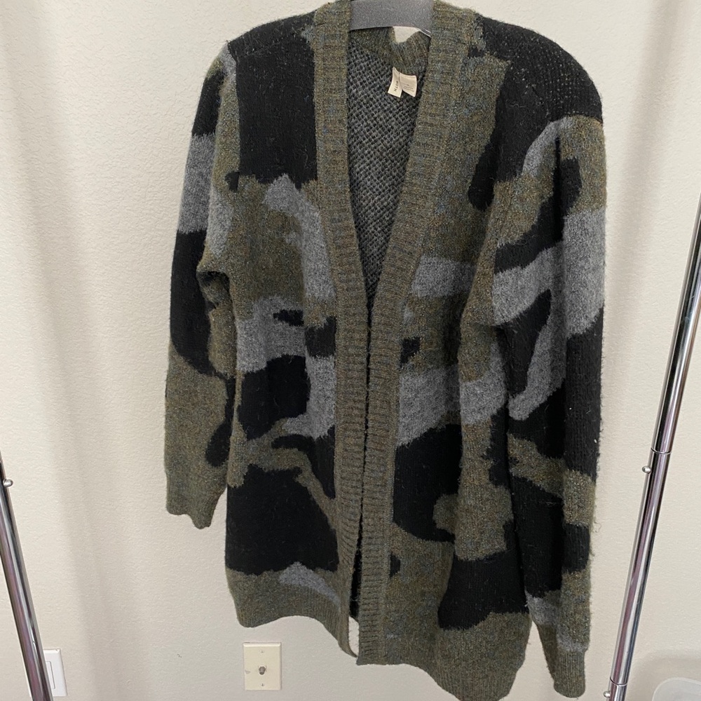 Anthropologie Moth Camo Cardigan Size M. GUC.